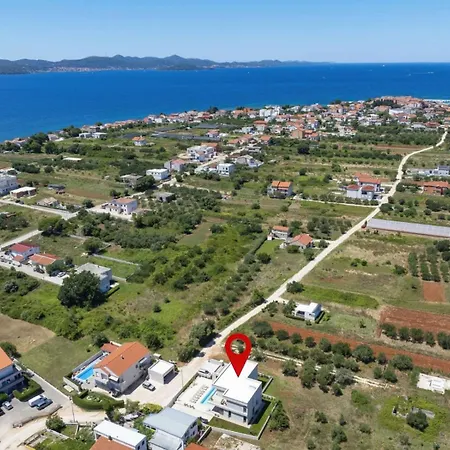 Luxury La Casa With Heated Pool And Sauna Villa *