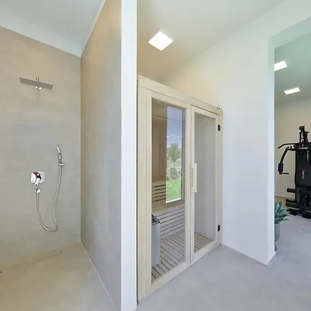 Luxury La Casa With Heated Pool And Sauna Bibinje
