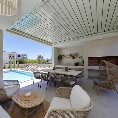 Luxury La Casa With Heated Pool And Sauna Villa *