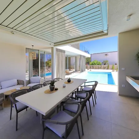 Villa Luxury La Casa With Heated Pool And Sauna Bibinje