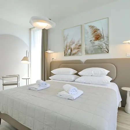 Luxury La Casa With Heated Pool And Sauna Villa