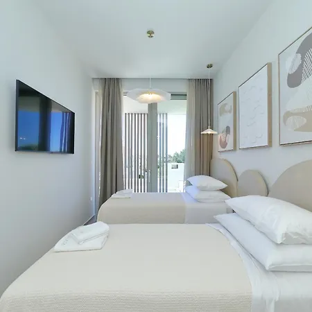 Luxury La Casa With Heated Pool And Sauna Villa
