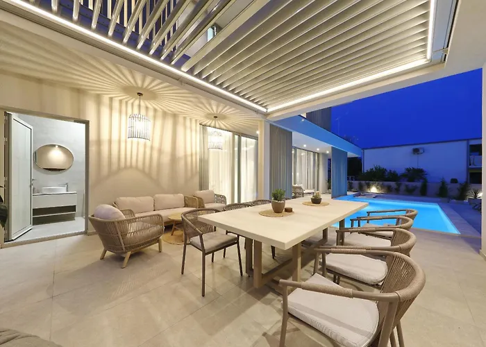 Luxury La Casa With Heated Pool And Sauna Bibinje