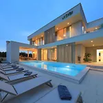 Luxury La Casa With Heated Pool And Sauna * بيبينيا