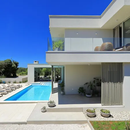 Luxury La Casa With Heated Pool And Sauna Villa *