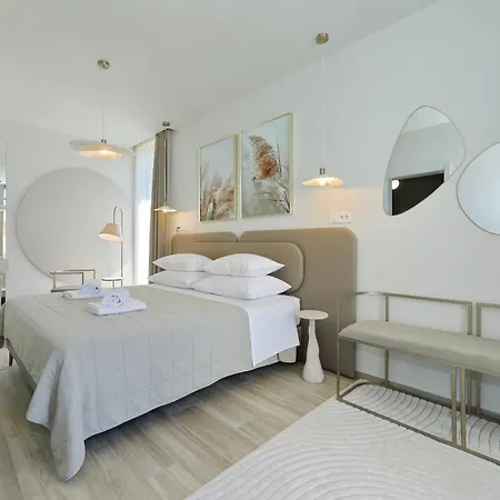 Luxury La Casa With Heated Pool And Sauna Villa
