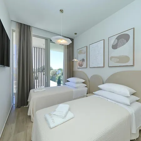Luxury La Casa With Heated Pool And Sauna Villa