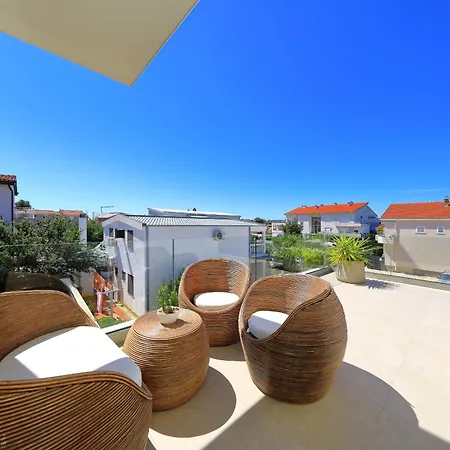 Luxury La Casa With Heated Pool And Sauna Villa