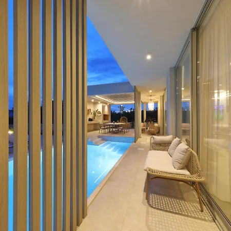 Luxury La Casa With Heated Pool And Sauna Villa
