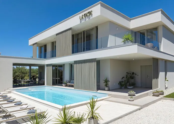 Luxury La Casa With Heated Pool And Sauna Villa *