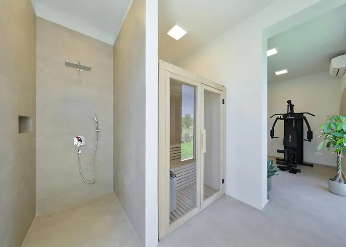 Luxury La Casa With Heated Pool And Sauna ビビニェ