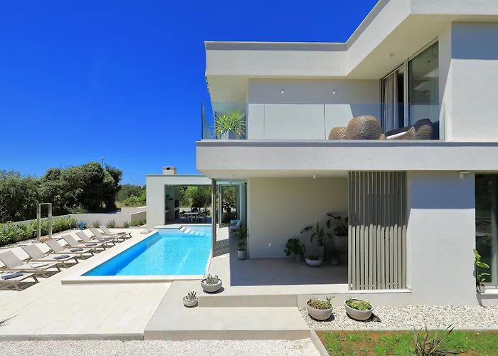 Luxury La Casa With Heated Pool And Sauna Villa *