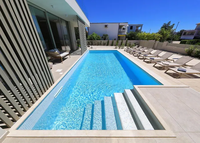 ヴィラ Luxury La Casa With Heated Pool And Sauna ビビニェ