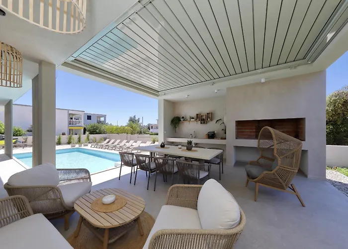Luxury La Casa With Heated Pool And Sauna Villa *