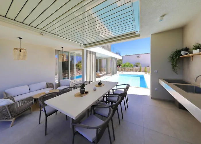 Villa Luxury La Casa With Heated Pool And Sauna Bibinje
