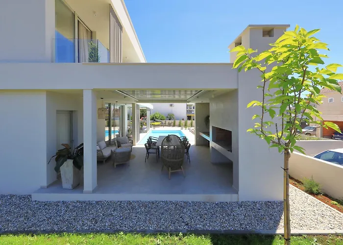 ヴィラ Luxury La Casa With Heated Pool And Sauna ビビニェ