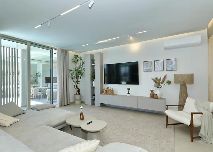 Luxury La Casa With Heated Pool And Sauna * ビビニェ
