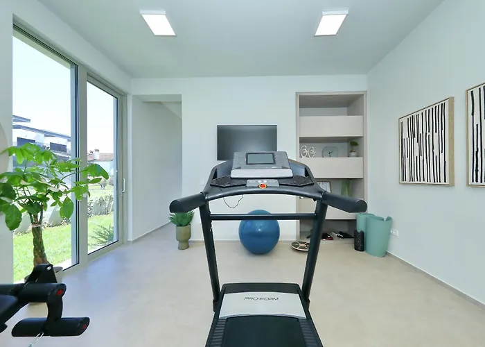 Luxury La Casa With Heated Pool And Sauna ビビニェ