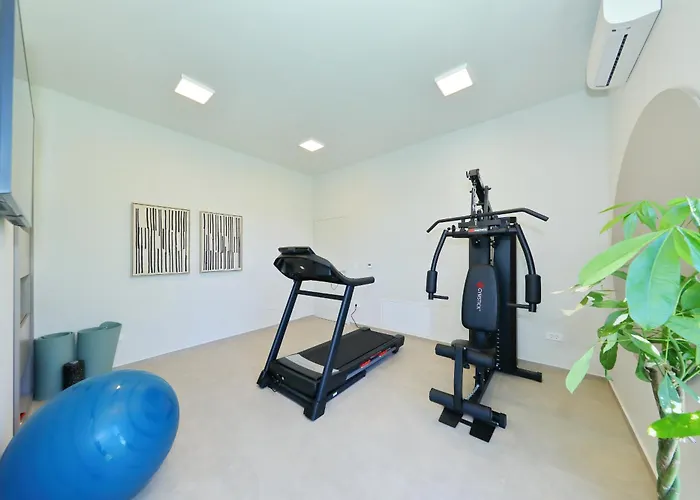 ヴィラ Luxury La Casa With Heated Pool And Sauna ビビニェ