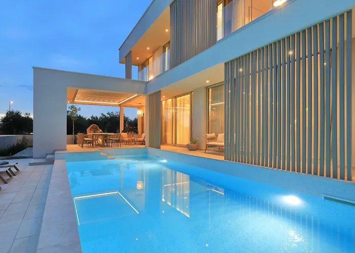 ヴィラ Luxury La Casa With Heated Pool And Sauna